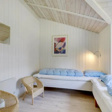 Thove - 600m From The Sea By Interhome
