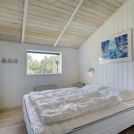 Thove - 600m From The Sea By Interhome *